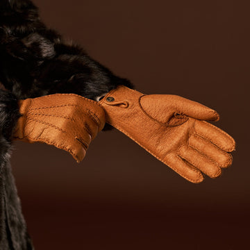 10 Benefits of Leather Gloves