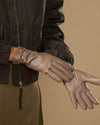 Ella (taupe) - Damenhandschuhe aus Lammleder mit Kaschmirfutter, goldfarbener Schnalle und Touchscreen-Funktion