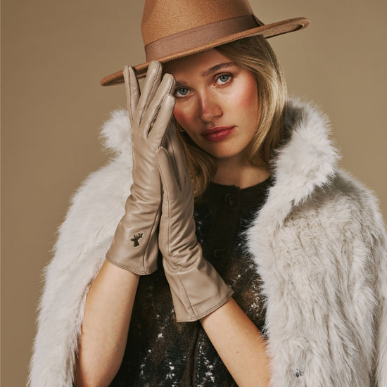 Emma - taupe- Extra-long sheepskin leather gloves with luxurious cashmere lining & touchscreen feature - Schwartz & von Halen - US - 1