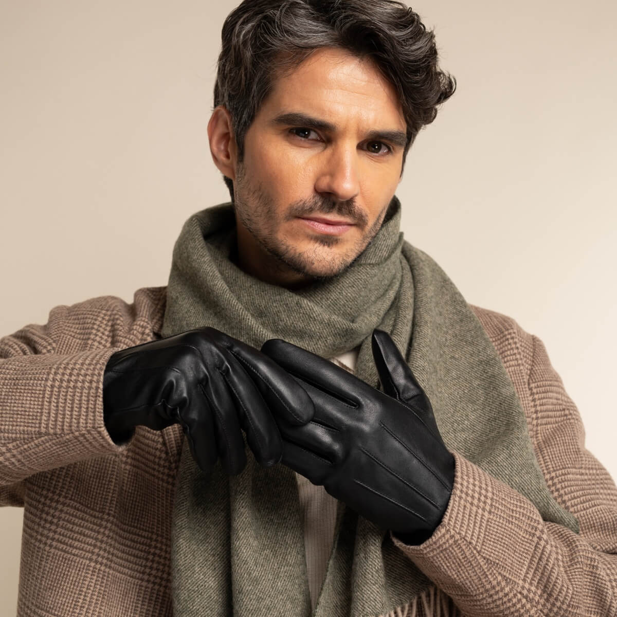James (black) - classic sheepskin leather gloves with luxurious cashmere lining & touchscreen feature  - Schwartz & von Halen - US - 13