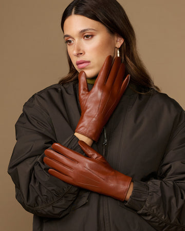 Jasmine (cognac) - Damenhandschuhe aus Lammleder mit luxuriösem Kaninchenfellfutter und Touchscreen-Funktion