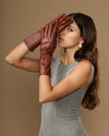 Rosemary Mid-forearm (marron châtaigne) - Gants pour femme en cuir d’agneau avec doublure en soie & fonction tactile
