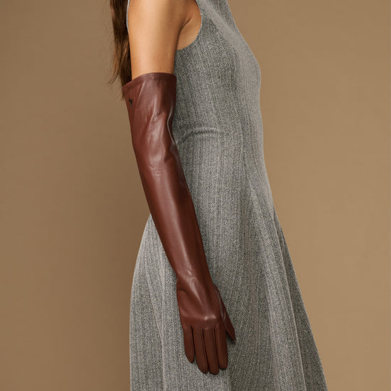 Women's chocolate-brown lambskin leather gloves with long sleeve length and fitted cuff